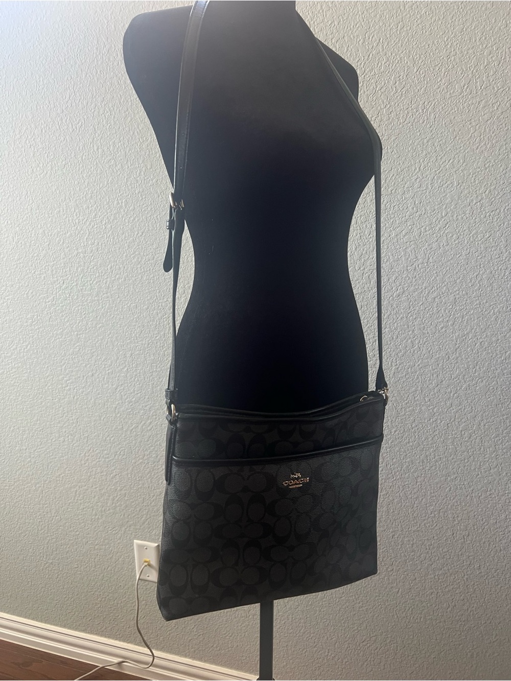 Coach Black Signature Crossbody Bag F29210 rarely used - Picture 12 of 16